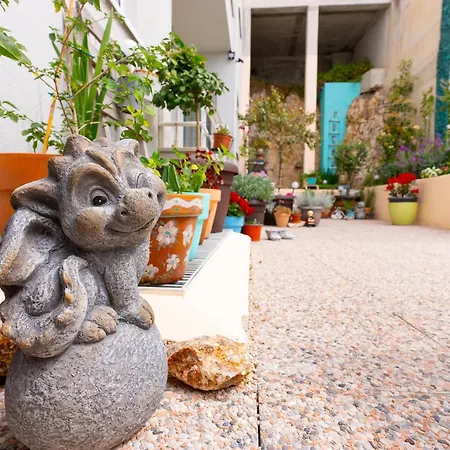 Nika شقة تروغير